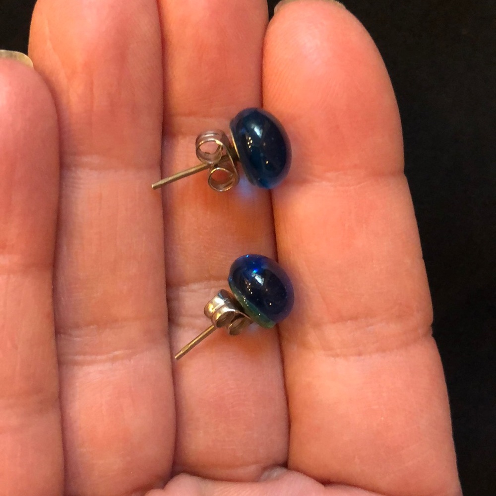 Stud earrings - Picture 5 of 5